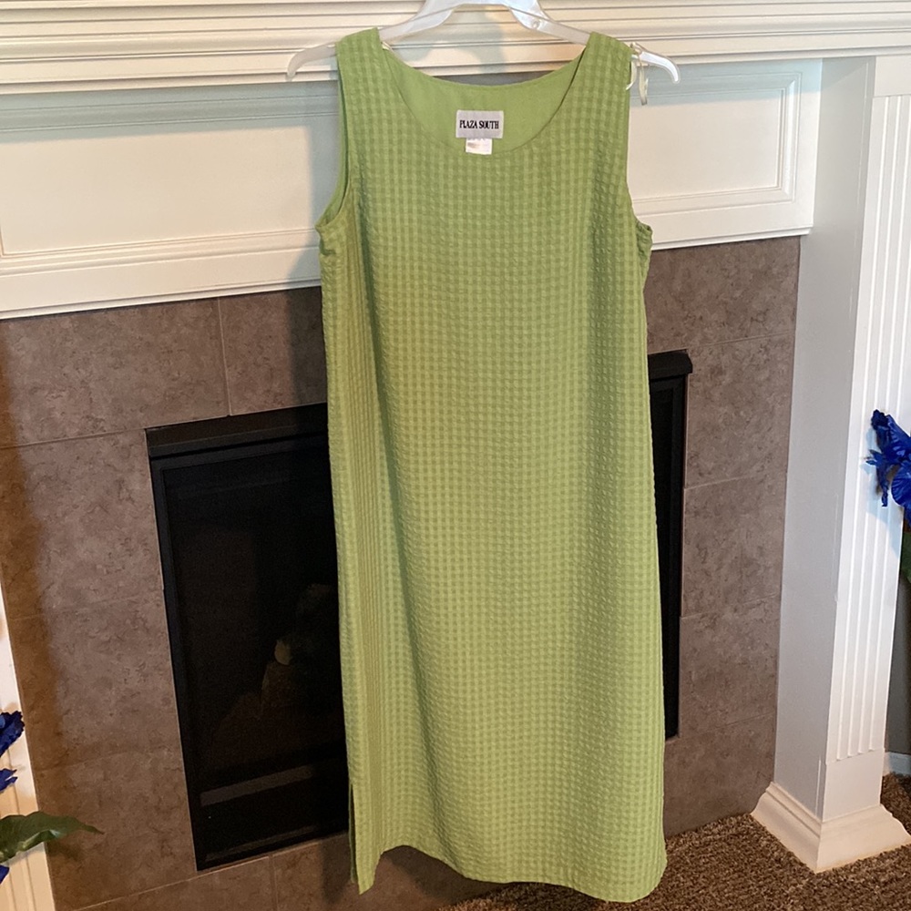 2 Piece Light Green Dress. - Picture 3 of 9